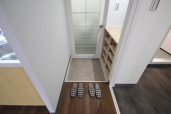 玄関　※別号室の写真です