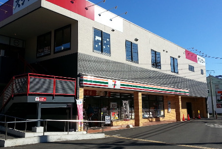 コンビニ　セブンイレブン 横浜六浦2丁目店（コンビニ）まで412m