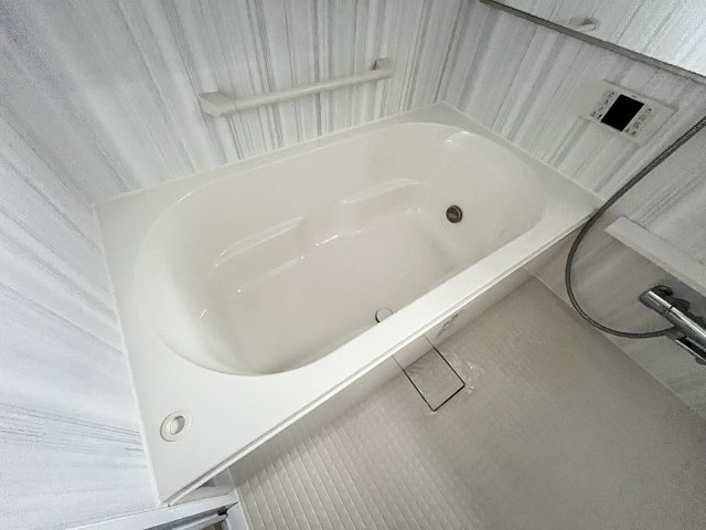 バス・シャワールーム　コンパクトで使いやすいお風呂です