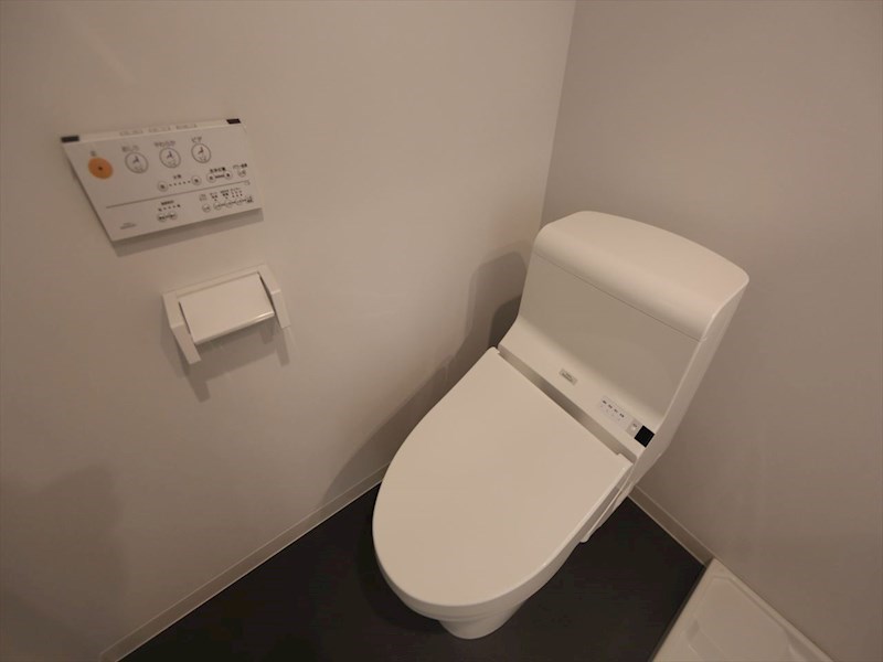 トイレ　温水洗浄暖房便座付トイレ