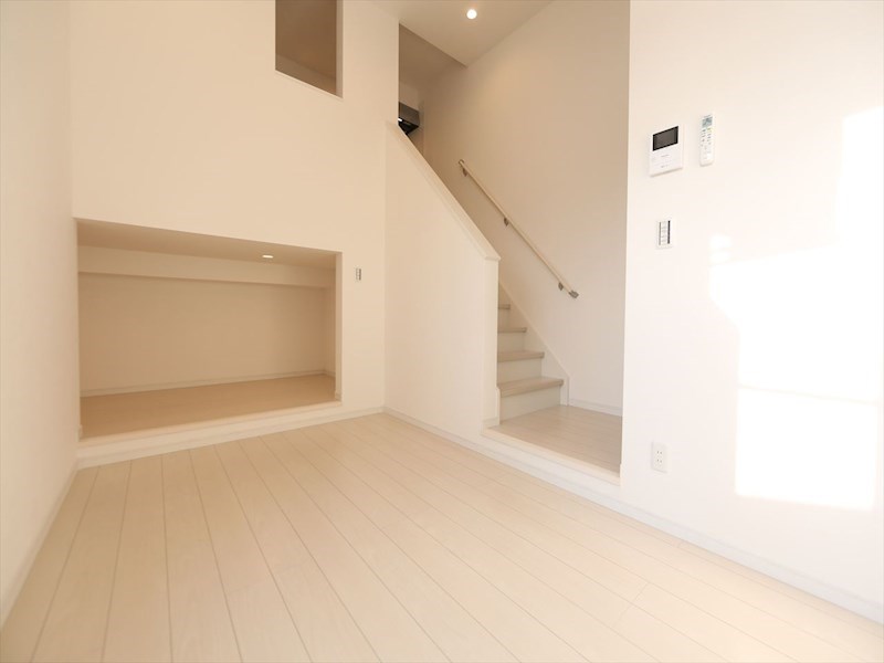 居室・リビング　洋室5.2帖　アンダーロフト5.9帖（収納にも使えます）