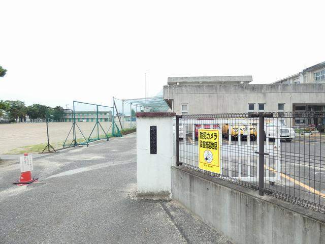 中学校　稲沢市立千代田中学校（中学校）まで2002m
