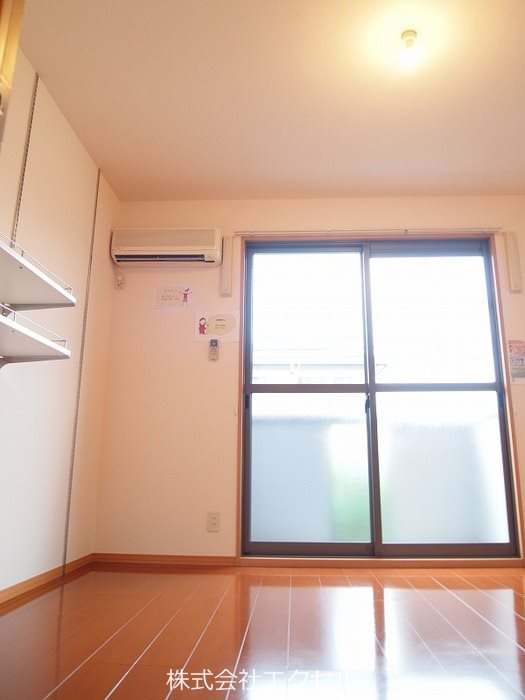 居室・リビング　同建物の別部屋の写真