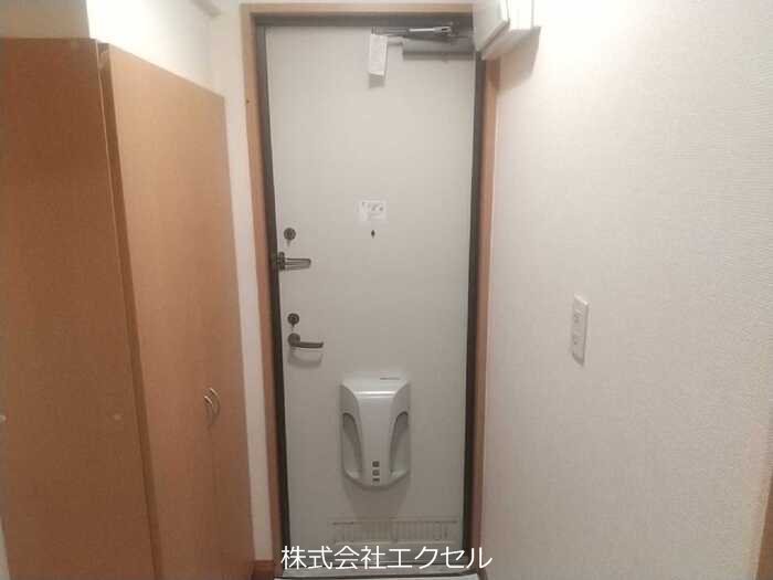 玄関　同建物の別部屋の写真