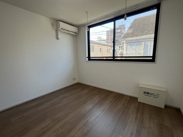 居室・リビング　こちらのリビングで趣味の時間をお楽しみください