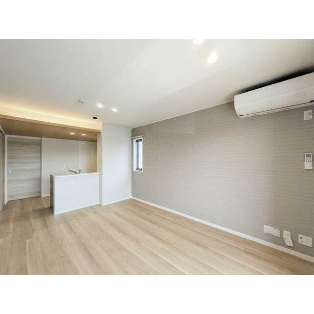 居室・リビング　■ＬＤＫ■　リビングに向けた間接照明が空間を演出します。対面