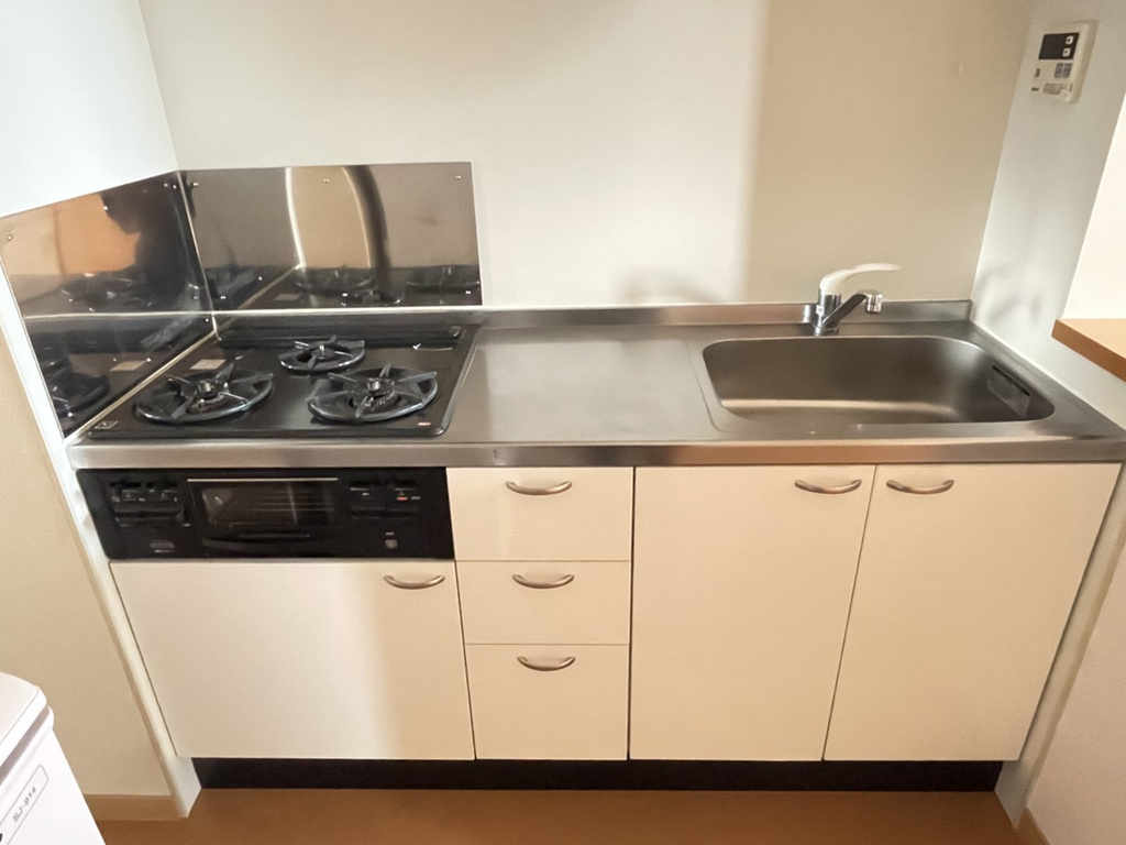 キッチン　実際のお部屋と異なる場合がございます。