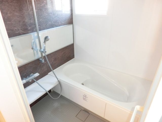 バス・シャワールーム　要望の多い窓付きのバスルーム！