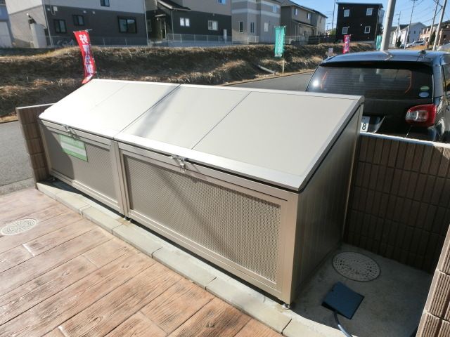 その他共有部分　敷地内にゴミ捨て場があるので楽ちんですね♪