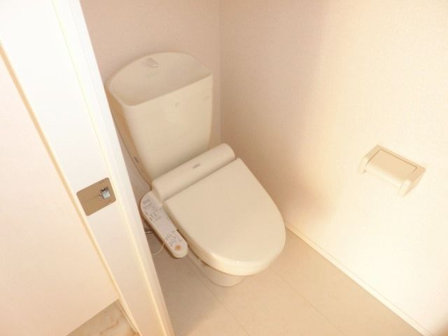 トイレ　ウォシュレット付きで快適ですね♪
