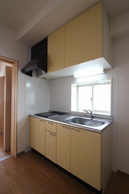 キッチン　同物件、別号室のものです。