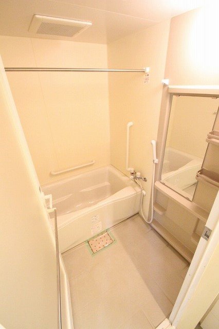 バス・シャワールーム　同物件、別号室のものです。