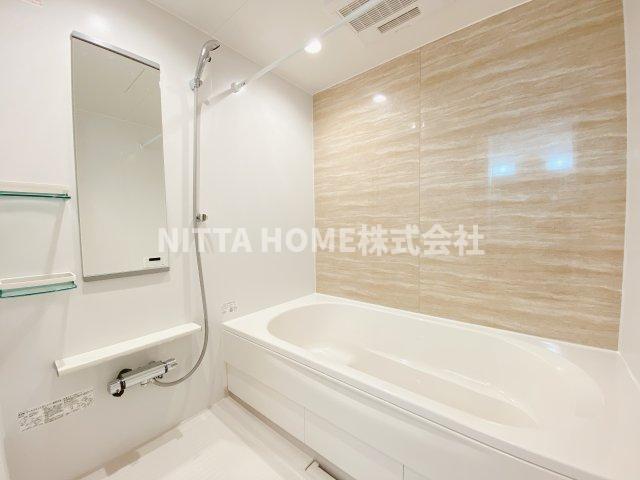 バス・シャワールーム　広々１坪タイプのバスルームです♪