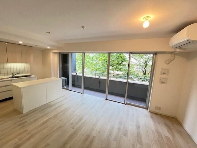 居室・リビング　写真は同タイプ住居です。