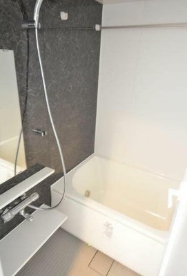 バス・シャワールーム　浴室乾燥機付きバス。