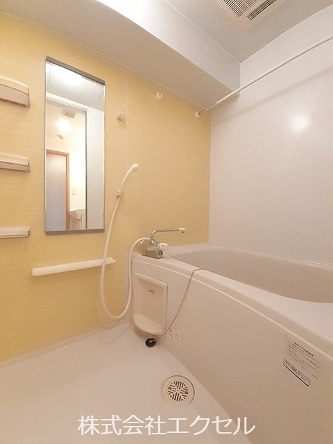 バス・シャワールーム　浴室乾燥・追い焚き付きです。