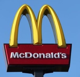 飲食店　マクドナルドポンテポルタ千住店（飲食店）まで586m