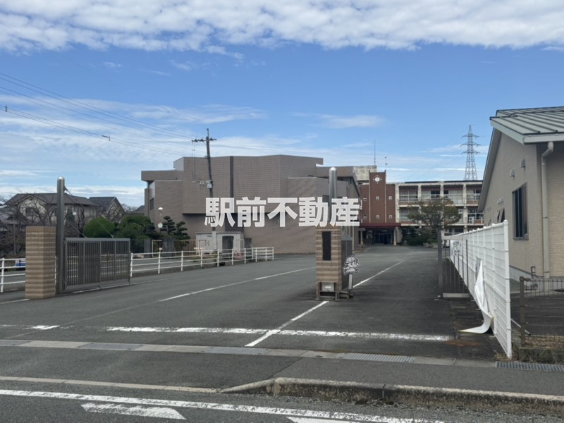 中学校　高田中学校（中学校）まで2600m