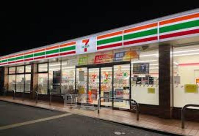 コンビニ　セブンイレブン　大阪元町3丁目店（コンビニ）まで603m