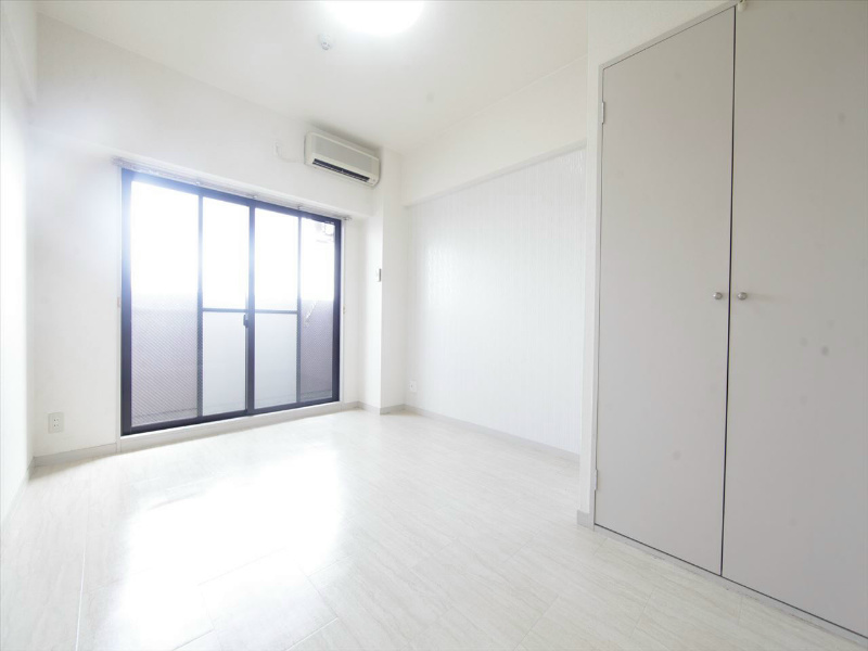 バルコニー　洋室7.5帖　エアコン完備　南面バルコニー