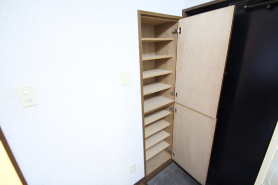 玄関　※別号室の写真です