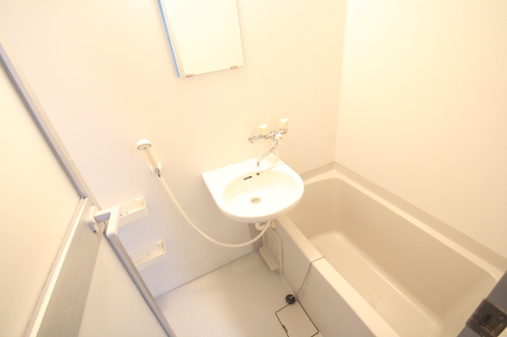 バス・シャワールーム　※別号室の写真です