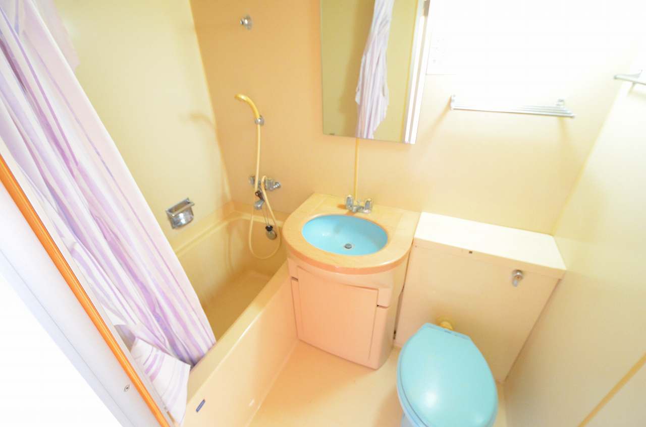 バス・シャワールーム　シンプルで機能的なユニットバスです！