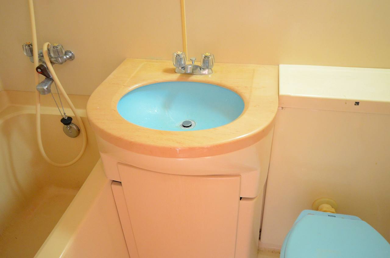 洗面設備　浴室内に洗面台あり！