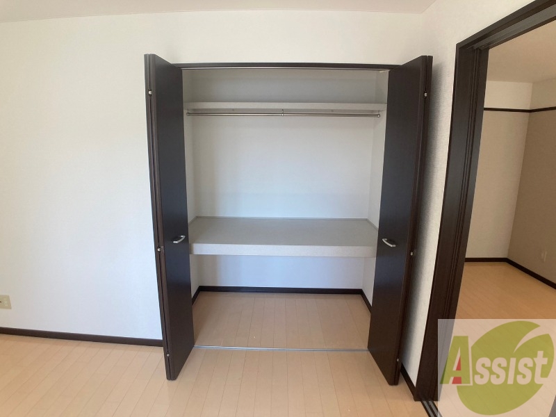 収納　クローゼットは奥行きもあり、荷物が多い方でも安心です。