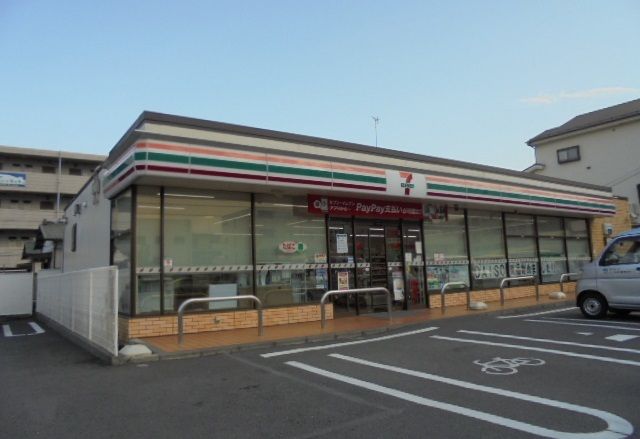 コンビニ　セブンイレブン寿町町田店（コンビニ）まで120m