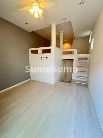 居室・リビング　こちらのリビングで趣味の時間をお楽しみください