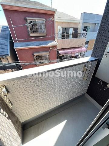 バルコニー　暖かな日差しのふりそそぐバルコニー