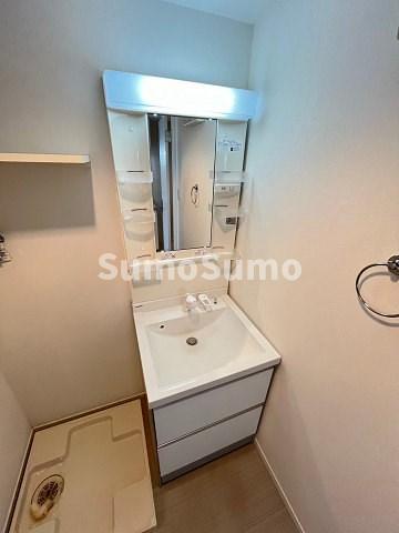 洗面設備　スペースが確保できる洗面所です