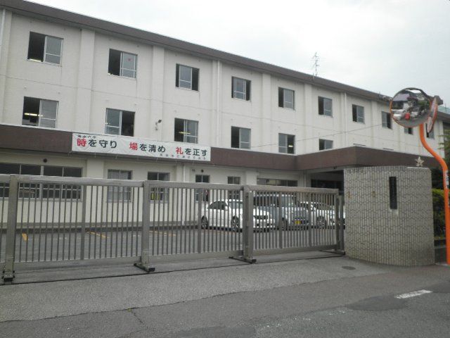 中学校　静岡市立清水第六中学校（中学校）まで733m