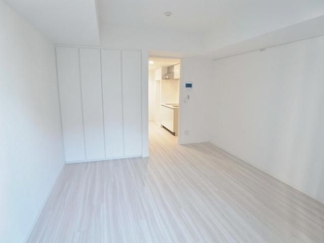 居室・リビング　★収納スペースありの洋室★