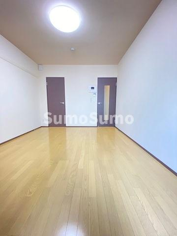 その他部屋・スペース　落ち着いた色調の寝室です