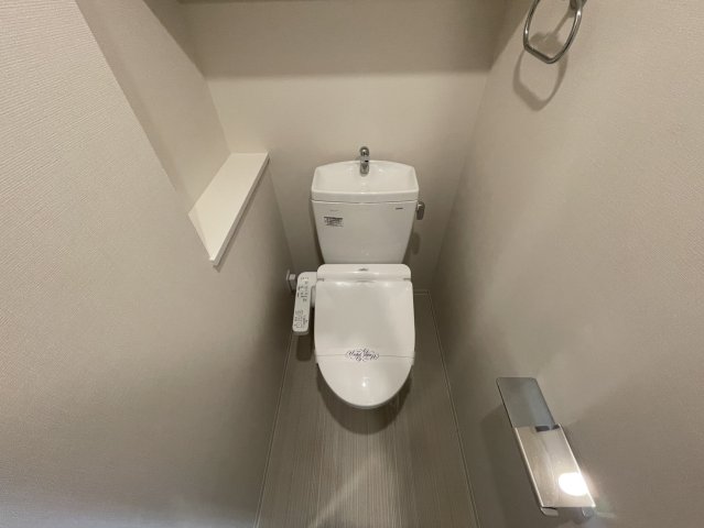 トイレ　同物件別部屋写真