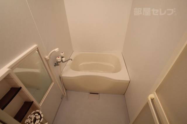 バス・シャワールーム　鏡付バスルーム