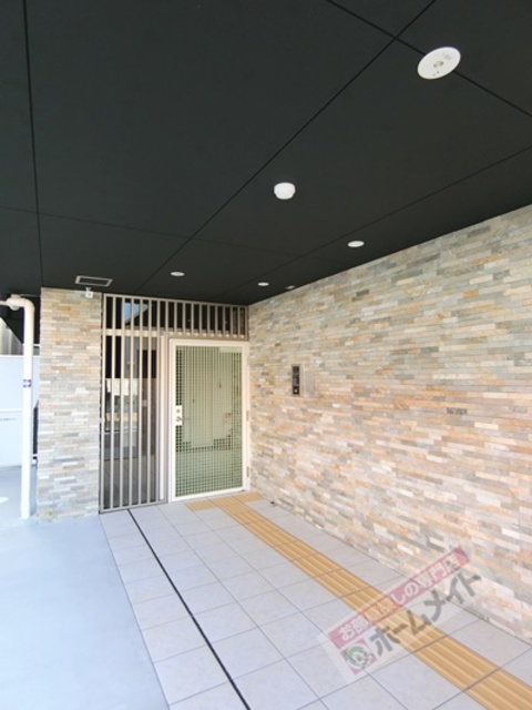 エントランス　オートロック付きで部外者シャットアウト♪