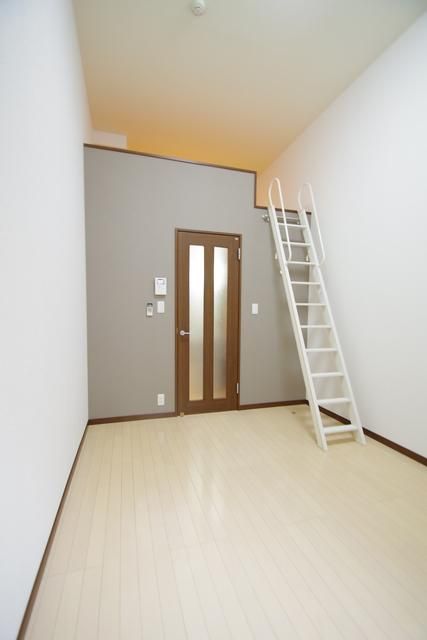 居室・リビング　★天井の高い洋室です★