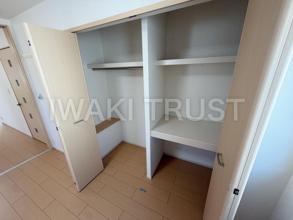 収納　※同型タイプ参考写真