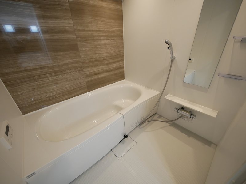 バス・シャワールーム　シャワー・追い焚き給湯