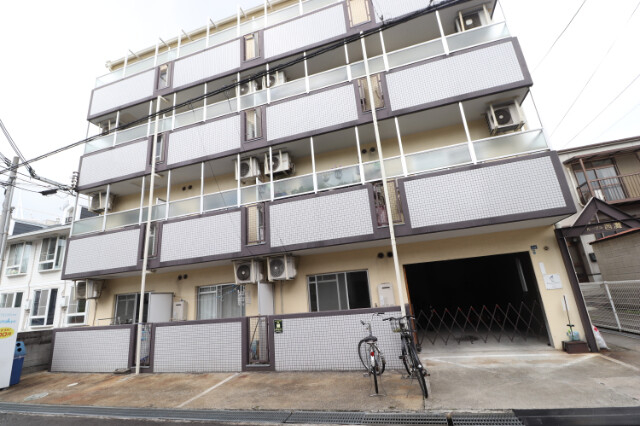建物外観　モダンな感じの外観です。