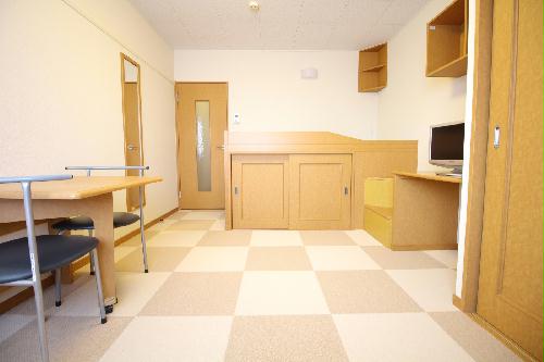 居室・リビング　2Fは絨毯仕様となります。（部屋により模様は異なります。）