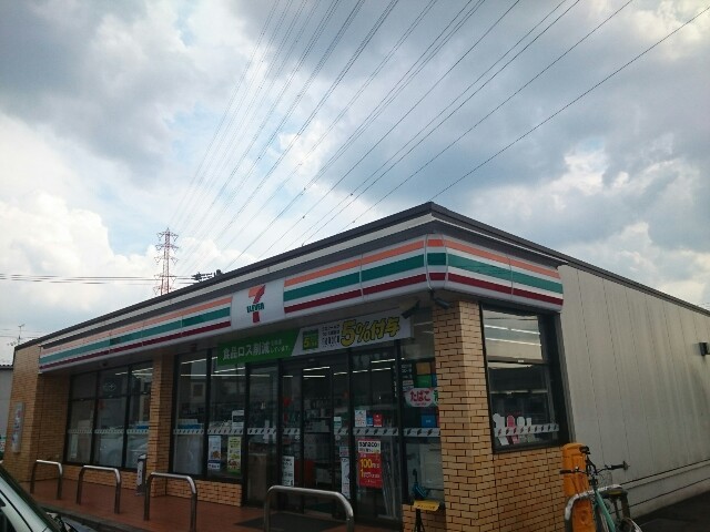 コンビニ　セブンイレブン（コンビニ）まで200m