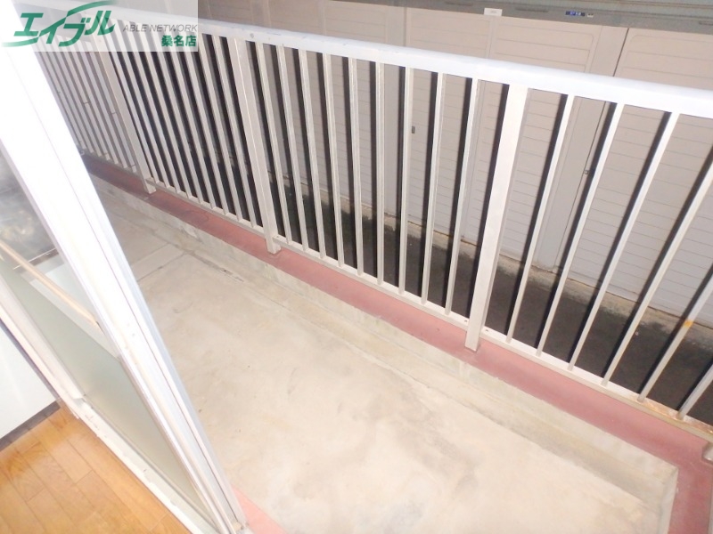 バルコニー　同建物別部屋写真です