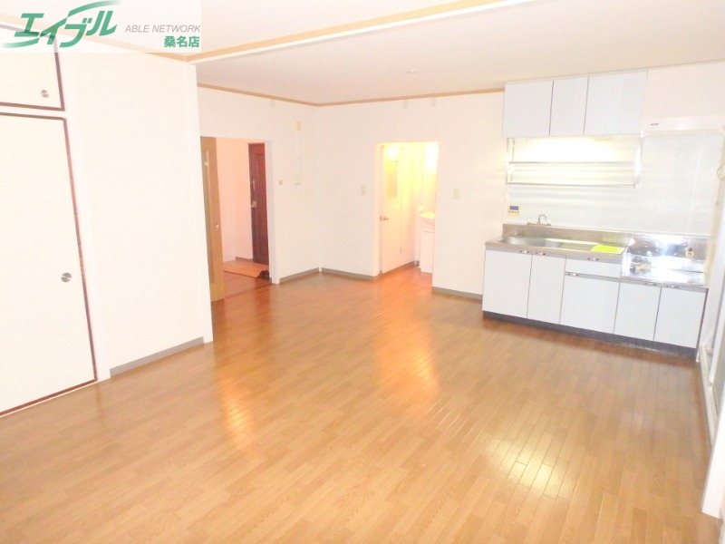 居室・リビング　同建物別部屋写真です