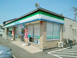 コンビニ　ファミリーマート　花池３丁目店（コンビニ）まで700m