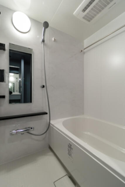 バス・シャワールーム　※写真は同タイプ住戸です。