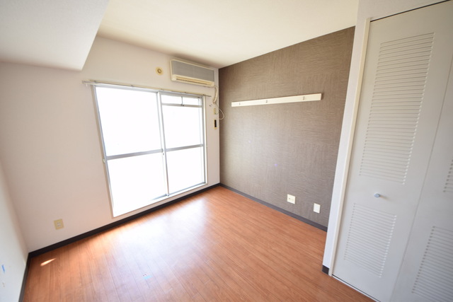 居室・リビング　～別号室参考写真～お部屋により内装が異なります